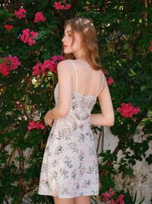 Vestido De Tirantes Con Estampado Floral Y Cuello Drapeado