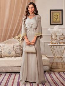 Bộ váy midi bó sát cơ thể cổ chữ V, eo xoắn và áo khoác maxi satin thắt lưng thêu - Màu be - Xem 8
