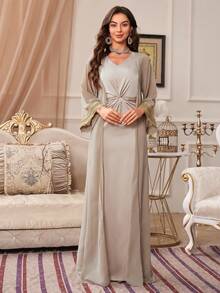 Bộ váy midi bó sát cơ thể cổ chữ V, eo xoắn và áo khoác maxi satin thắt lưng thêu - Màu be - Xem 5