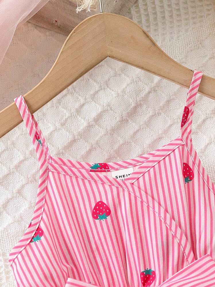 SHEIN Vintaside Kids Vestido De Alcinha Com Estampa Listrada De Morango Para Meninas Jovens Para Usar No Verão - Rosa chiclete - Visão 3