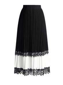 Plus Size Women's Splicing Lace Pleated Skirt - Black and White - View 1