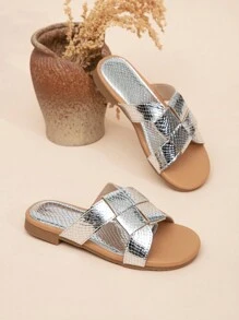 1pair Girls' Fashionable Woven Embossed Metal Flat Sandals - Silver - View 5