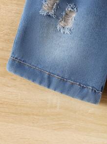 SHEIN Cómodo Conjunto De Pantalones Cortos Y Polo De Manga Corta A Rayas Blancas Y Negras Para Niño Pequeño Para El Verano