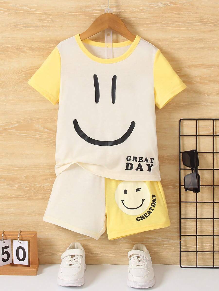 SHEIN Ensembles D'été Décontractés Pour Jeunes Garçons - 2 Pièces / Ensemble De T-shirt Imprimé À Gros Blocs De Couleurs Et Shorts Imprimés Avec Des Visages Souriants Mignons Et Sportifs De Style De Rue