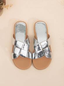 1pair Girls' Fashionable Woven Embossed Metal Flat Sandals - Silver - View 6