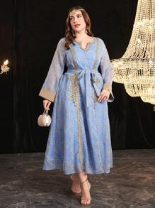 Al Najma 大尺碼女性阿拉伯風格長袖連衣裙,刺繡網眼裝飾 - 霧霾藍 - 查看 4