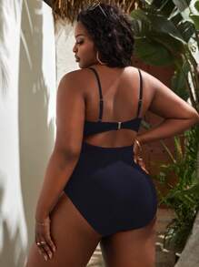 Slaydiva Summer Beach Plus Size One-Piece Swimsuit With Twisted Front Detail And Cut-Out Design