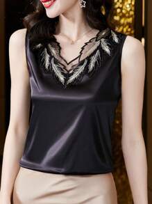 SHEIN Clasi Top Sin Mangas Regular Con Ribete De Encaje Y Cuello En V De Talla Grande