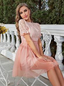 Simplee Vestido de malla con encaje en contraste de manga con volante - Rosa coral - Ver 2