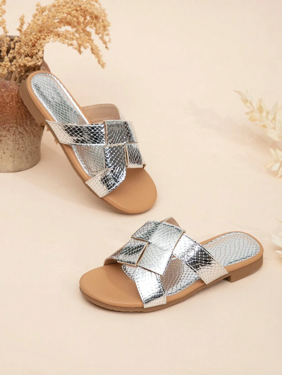 1pair Girls' Fashionable Woven Embossed Metal Flat Sandals - Silver - View 1
