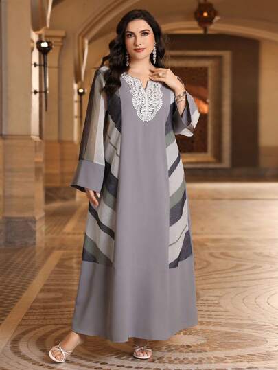 Al Najma 大尺碼長袖禮服,鑲嵌刺繡花卉補丁,以及未經修剪的領口