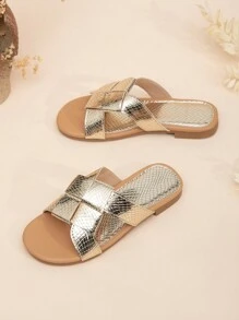 女童時尚金屬釦扣平底拖鞋,具有編織和壓花細節 - 金色 - 查看 2