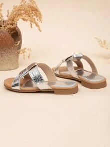 1pair Girls' Fashionable Woven Embossed Metal Flat Sandals - Silver - View 4