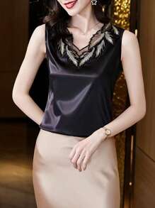 SHEIN Clasi Top Sin Mangas Regular Con Ribete De Encaje Y Cuello En V De Talla Grande