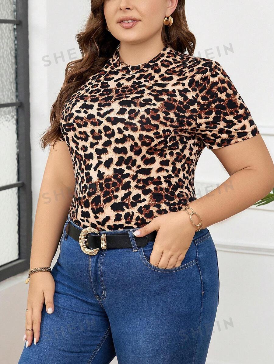 SHEIN Clasi Camiseta De Manga Corta Con Estampado De Leopardo Para Mujeres De Talla Grande