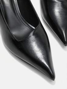 SheIn BIZ Của phụ nữ Đúng mốt Thấp Gót chân Pointed Toe Giường đơn Giày dép In Đen - màu đen - Xem 6