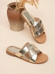 女童時尚金屬釦扣平底拖鞋,具有編織和壓花細節 - 金色 - 查看 4