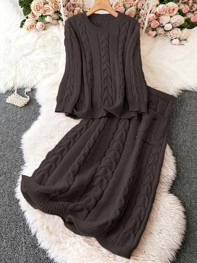 SHEIN LUNE 大尺碼女士扭結針織毛衣和針織裙套裝