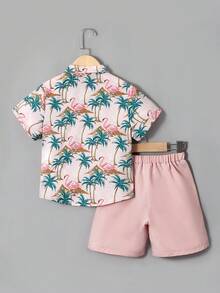 SHEIN 2 Miếng Chàng trai trẻ Kỳ nghỉ Ngọn lửa Chim & In cây dừa Vòng cổ Ngắn tay Áo sơ mi Và Bộ quần short Thích hợp Cho du lịch , Ngày lễ tình nhân , Lễ hội Buổi tiệc - Hồng - Xem 2