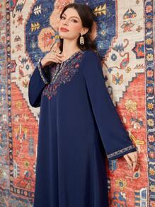 Al Najma 女士刺绣细节缺口领长袖端庄连衣裙，卡夫坦 - 藍色 - 查看 4