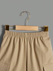 SHEIN 男孩純色整體風格工裝短褲 - 卡其色 - 查看 3