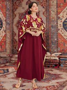 Al Najma فستان كافتان أنيق للسيدات بأكمام على شكل وطواويت ذو طباعة ذهبية ، حزام منسوج وتفاصيل شرابة ، ملابس سهرة أنيقة