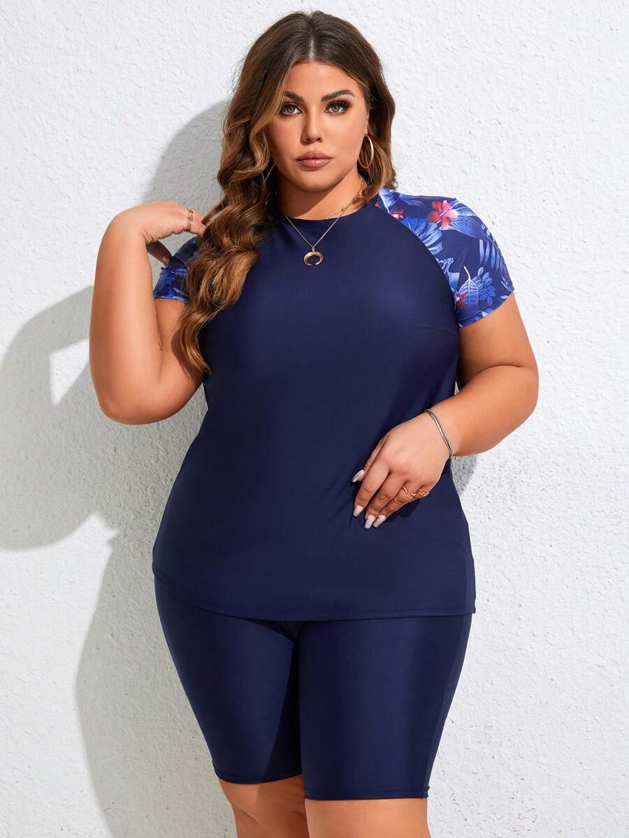 SHEIN CURVE+ 大尺寸時尚花印圓領短袖泳衣套裝
