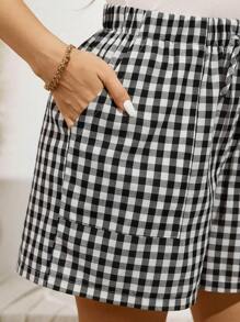 SHEIN LUNE Women's Plus Size Fall Black And White Plaid Print Shorts Comfortable
