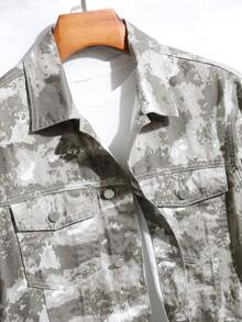 Manfinity EMRG 男士標語印花迷彩工裝牛仔夾克 - 灰色 - 查看 3