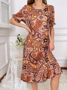 Bysilviaclara 艺术家佩斯利印花 T 恤睡袍