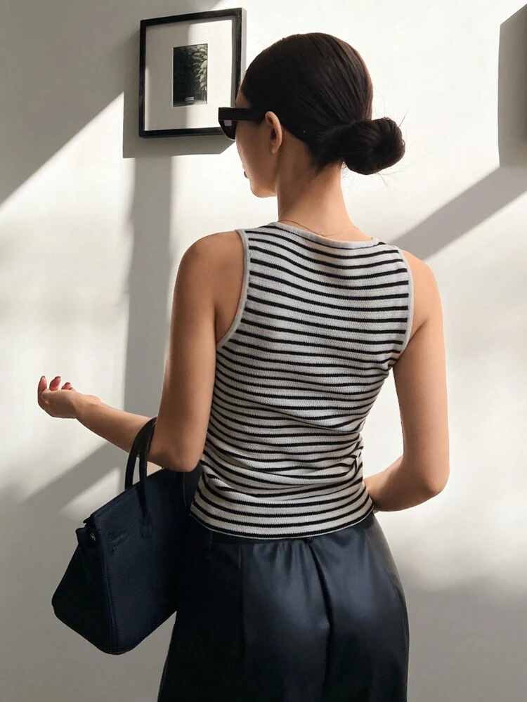 Women's Striped Sleeveless V-Neck Pleated Knitted Top
