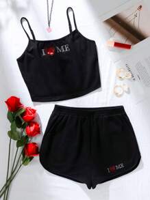 SHEIN EZwear Top De San Valentín Con Patrón De Corazón Y Eslogan De Pedrería Y Shorts Con Patrón De Corazón Y Eslogan De Pedrería - Negro - Ver 4
