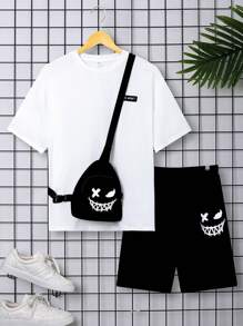 SHEIN Teen Boy Casual Print Patch Round Neck Short Sleeve T-Shirt And Shorts With Crossbody Bag Knit Three-Piece Suit