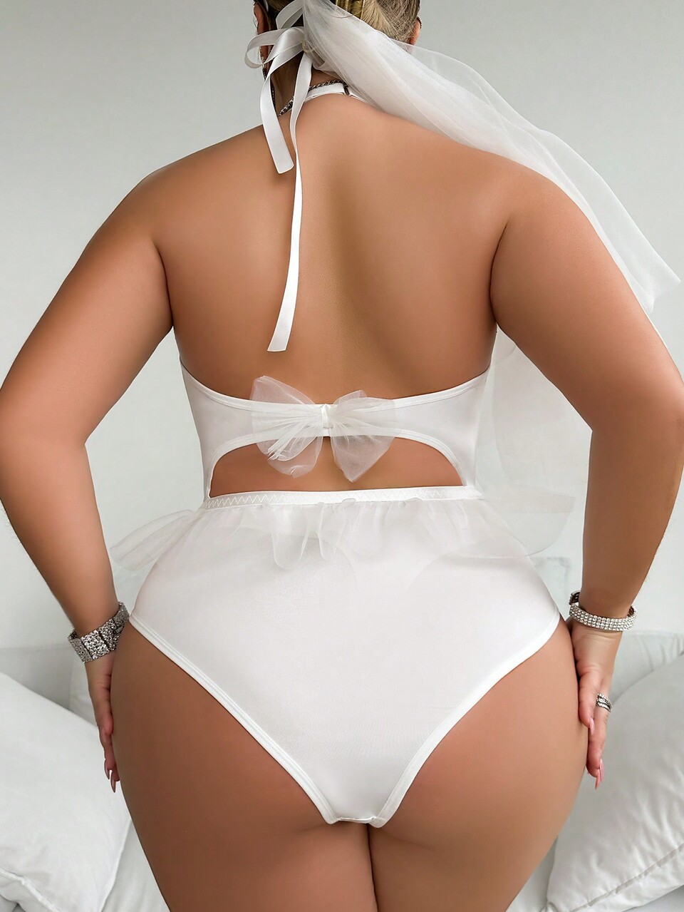 Plus Size Bow Decoration Open Back Halterneck Bodysuit & Head Veil Sexy Costume Set (Wedding Season)