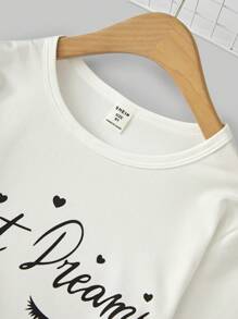 Conjunto de pijama de manga curta com top temático Tween Girl e calça estampada com corações