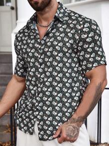 Manfinity Homme Men's All Over Paisley Pattern Short Sleeve Shirt