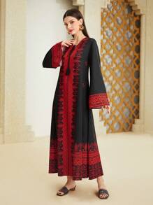 Al Najma 女式阿拉伯几何图案长款喇叭袖朴素连衣裙 - 彩色 - 查看 5