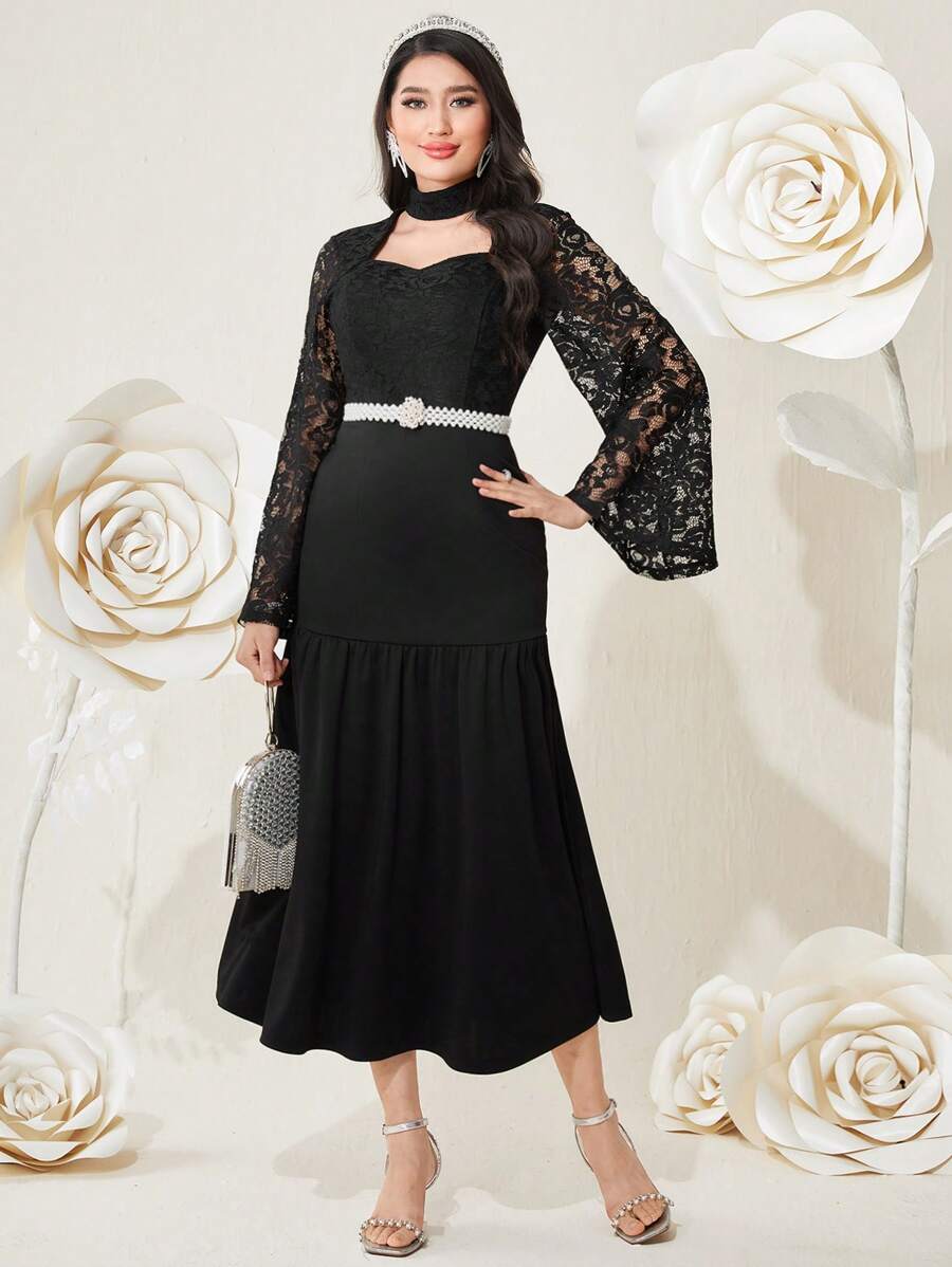 Modelyn Damen Kleid Mit Cut-out, Spitzen Vorderpaneel Und Glockenärmel. Ohne Gürtel - Schwarz - Übersicht 1