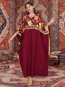 Al Najma فستان كافتان أنيق للسيدات بأكمام على شكل وطواويت ذو طباعة ذهبية ، حزام منسوج وتفاصيل شرابة ، ملابس سهرة أنيقة