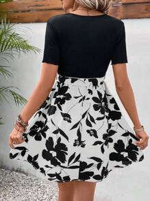 SHEIN Frenchy Vestido Con Cinturón De Manga Corta Y Estampado Floral