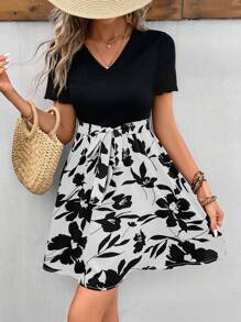SHEIN Frenchy Vestido Con Cinturón De Manga Corta Y Estampado Floral