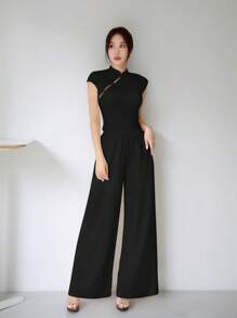 EastFlair Bộ đồ hai mảnh phong cách Trung Hoa mới cho quý cô có cổ sườn xám, áo bất đối xứng có nút đĩa trang trí và quần dài thẳng rộng rãi có họa tiết - màu đen - Xem 4