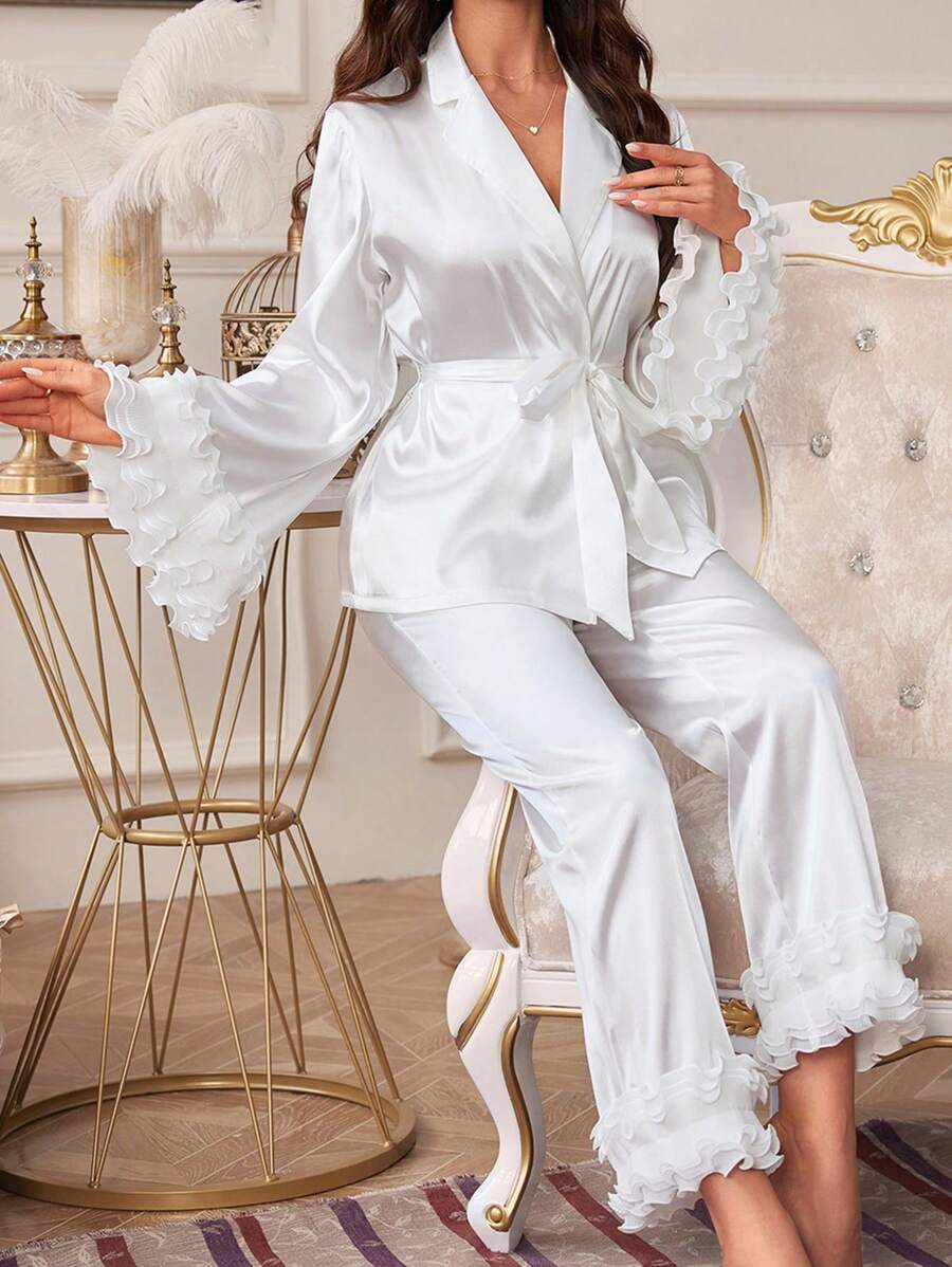 Slumberist طقم بيجامة من قماش الحرير المقلد بلون واحد مع تطريز دانتيل ثلاثي الأبعاد وأربطة ربط، طقم أبيض، ملابس الخريف