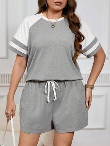 SHEIN LUNE Bộ đồ hai mảnh áo thun tay ngắn Raglan phối màu cỡ lớn cho nữ và quần short - Màu Xám nhạt - Xem 5
