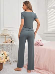 女性實色套裝,套裝包括生菜邊短袖上衣和褲子,適合居家穿著 - 深灰色 - 查看 2