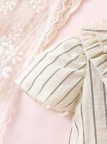 SHEIN 1 件装女婴休闲优雅条纹荷叶边衬衫上衣，荷叶边饰边设计