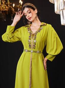 Al Najma Tay áo dài Đầm Với Pha lê Đồ trang trí Và Dệt Cắt tỉa Nổi bật - Màu vàng - Xem 3