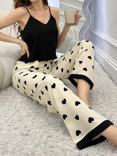 Conjunto de pijama con top tipo cami con cuello en V estampado de corazón en bloques de color y pantalones