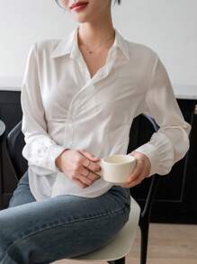 DAZY 純色不對稱風褶皺女士襯衫,長袖款式 - 白色 - 查看 6