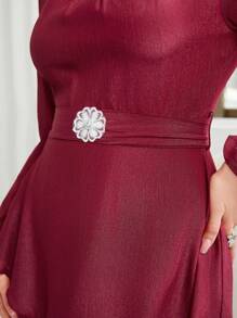 Modelyn Váy nữ màu đỏ tía cổ đứng tay bồng và cạp chun - Màu Đỏ Sâu - Xem 6